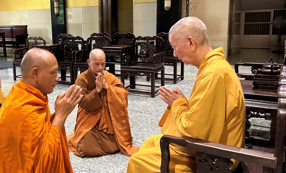 Ngài căn dặn Hòa thượng Thạch Hà, gửi lời nhắn nhủ đến Tăng Ni, Phật tử tỉnh Cà Mau Ngài căn dặn Hòa thượng Thạch Hà, gửi lời nhắn nhủ đến Tăng Ni, Phật tử tỉnh Cà Mau