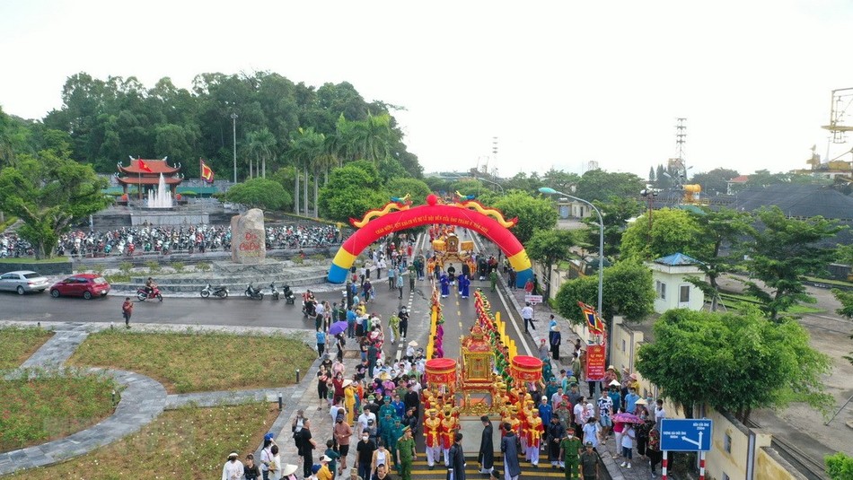 Đền Cửa Ông là nơi có số thu tiền công đức lớn nhất trong đợt kiểm tra thí điểm về việc quản lý tiền công đức ở tỉnh Quảng Ninh 4 tháng đầu năm 2023 - Ảnh: TTXVN Đền Cửa Ông là nơi có số thu tiền công đức lớn nhất trong đợt kiểm tra thí điểm về việc quản lý tiền công đức ở tỉnh Quảng Ninh 4 tháng đầu năm 2023 - Ảnh: TTXVN