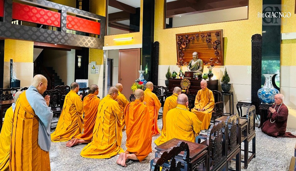 Đức Pháp chủ GHPGVN hứa khả và huấn thị Ban Trị sự GHPGVN tỉnh Tiền Giang cần quan tâm đặc biệt tới việc tuyển chọn giới tử một cách kỹ lưỡng, đủ phẩm chất để truyền giới pháp xuất gia Đức Pháp chủ GHPGVN hứa khả và huấn thị Ban Trị sự GHPGVN tỉnh Tiền Giang cần quan tâm đặc biệt tới việc tuyển chọn giới tử một cách kỹ lưỡng, đủ phẩm chất để truyền giới pháp xuất gia