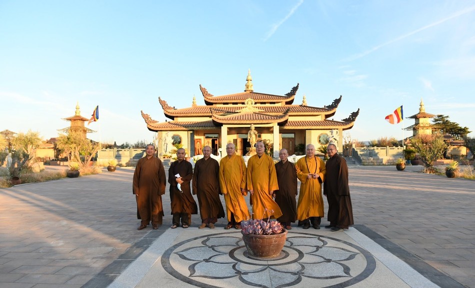 Phái đoàn đã thăm và làm việc, gặp gỡ cộng đồng người Việt Nam tại thành phố Raleigh, tiểu bang Bắc Carolina; các chùa ở quận Bakersfield, Pomona vùng Los Angeles, quận San Diego, East Palo Alto, và Santa Clara thuộc bang California Phái đoàn đã thăm và làm việc, gặp gỡ cộng đồng người Việt Nam tại thành phố Raleigh, tiểu bang Bắc Carolina; các chùa ở quận Bakersfield, Pomona vùng Los Angeles, quận San Diego, East Palo Alto, và Santa Clara thuộc bang California