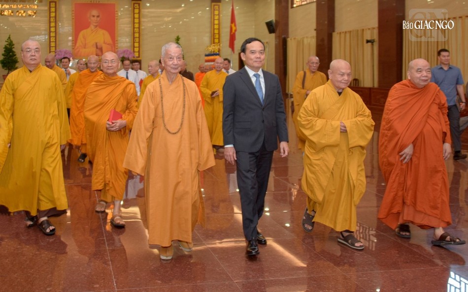 Tại hội trường Việt Nam Quốc Tự