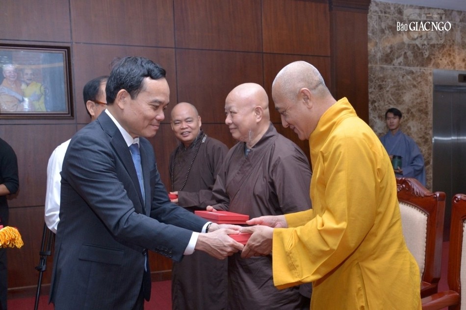 Với chư vị Hòa thượng Thích Huệ Thông, Hòa thượng Thích Lệ Trang và Thượng tọa Thích Thanh Phong