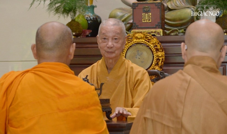 Liên quan tới một số cá nhân Tăng Ni được phản ánh, ngài huấn thị giải pháp lấy giới luật làm căn bản để xử lý. &quot;Mọi ứng xử phải lấy lập trường của Giáo hội mà thực hiện&quot;, ngài dạy