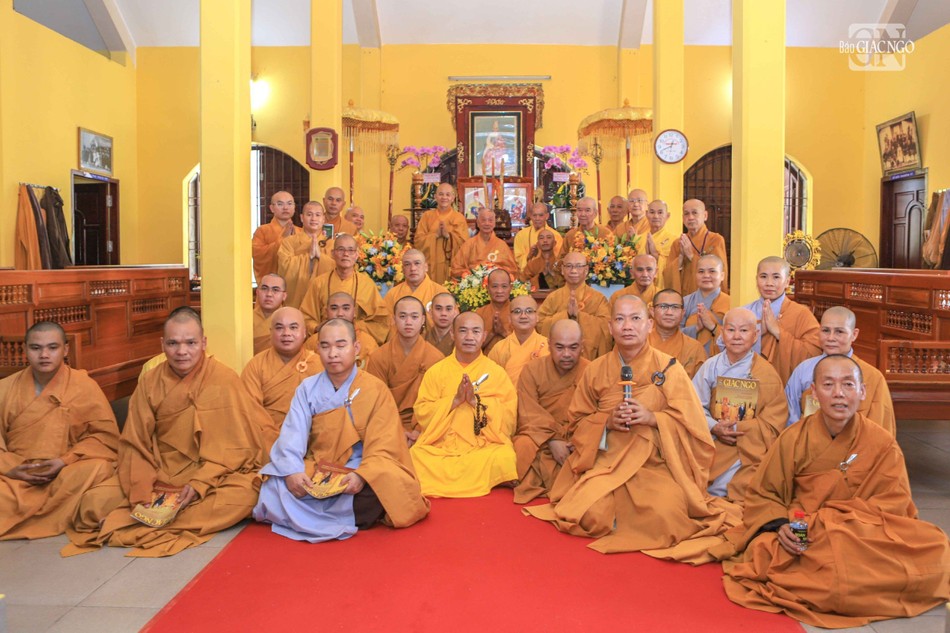 Môn hạ Thiên Thai Thiền Giáo tông chụp ảnh lưu niệm cùng Đức Pháp chủ GHPGVN trong dịp húy nhật Tổ sư Môn hạ Thiên Thai Thiền Giáo tông chụp ảnh lưu niệm cùng Đức Pháp chủ GHPGVN trong dịp húy nhật Tổ sư