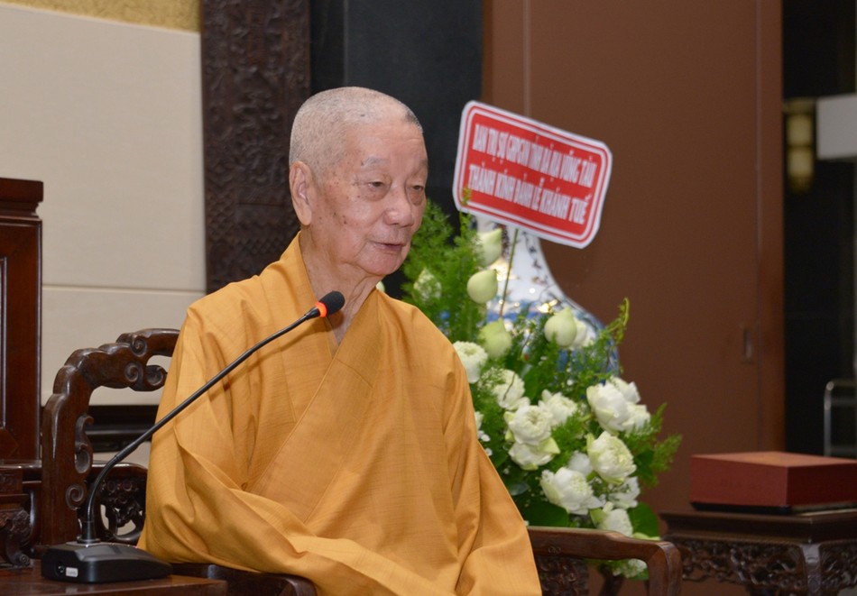 Đức Pháp chủ huấn thị, nhắc nhở chư Ni trưởng cần quan tâm hơn nữa việc giáo dục Ni trẻ và tuân thủ tinh thần Bát kỉnh pháp Đức Pháp chủ huấn thị, nhắc nhở chư Ni trưởng cần quan tâm hơn nữa việc giáo dục Ni trẻ và tuân thủ tinh thần Bát kỉnh pháp