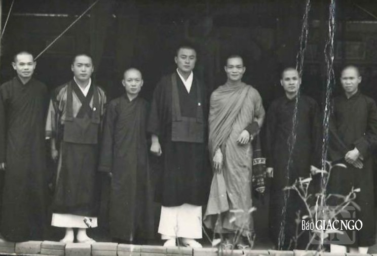 Với chư Tăng Việt Nam tại Sài Gòn (1964) Với chư Tăng Việt Nam tại Sài Gòn (1964)