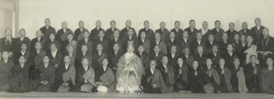 Hình ảnh lễ tốt nghiệp đại học và thọ giới Hình ảnh lễ tốt nghiệp đại học và thọ giới