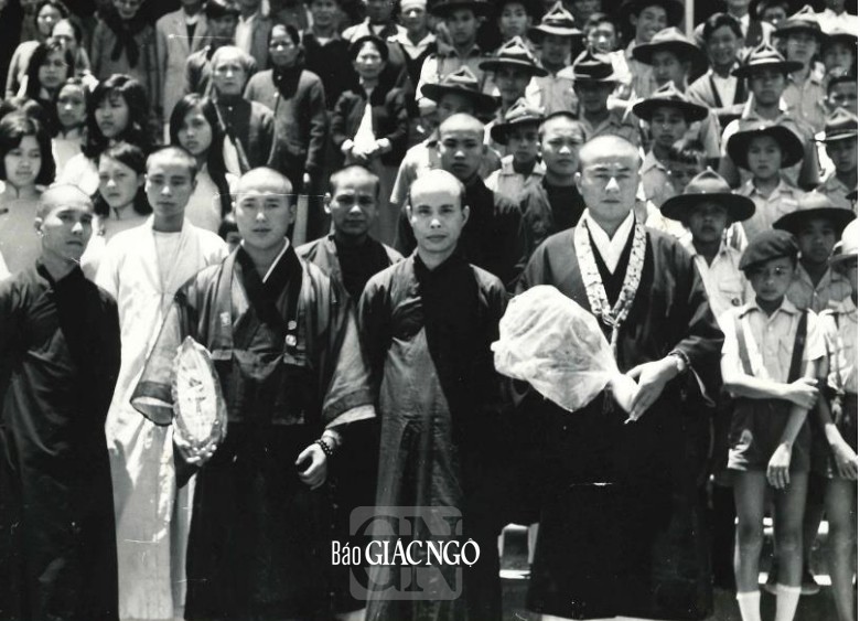 Thầy Yoshimizu Daichi với Gia đình Phật tử Việt Nam (1964) Thầy Yoshimizu Daichi với Gia đình Phật tử Việt Nam (1964)