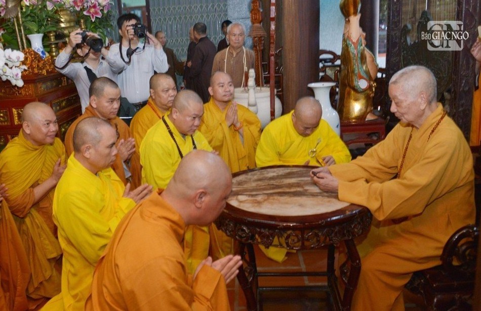 Đức Pháp chủ huấn thị cho chư Tăng Ni Ban Trị sự GHPGVN tỉnh Bà Rịa - Vũng Tàu nhân dịp đến cung đón ngài tại Linh Phong Thiền Uyển và thỉnh cầu giáo giới Đức Pháp chủ huấn thị cho chư Tăng Ni Ban Trị sự GHPGVN tỉnh Bà Rịa - Vũng Tàu nhân dịp đến cung đón ngài tại Linh Phong Thiền Uyển và thỉnh cầu giáo giới