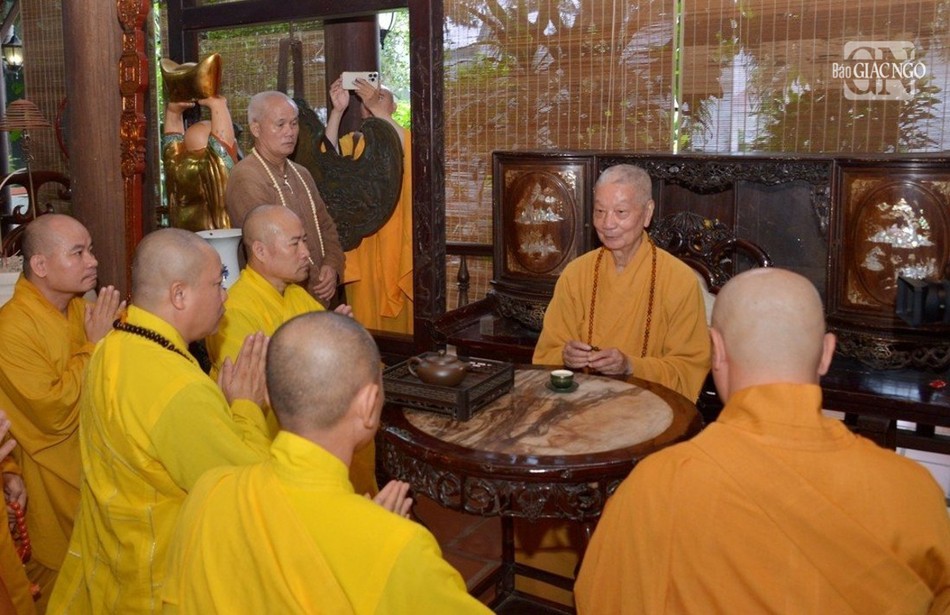 Chư Tăng Ni Ban Trị sự GHPGVN tỉnh Bà Rịa - Vũng Tàu đảnh lễ Đức Pháp chủ Chư Tăng Ni Ban Trị sự GHPGVN tỉnh Bà Rịa - Vũng Tàu đảnh lễ Đức Pháp chủ