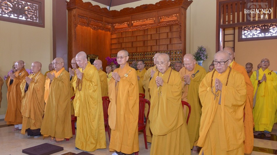 Chư vị giáo phẩm Hội đồng Chứng minh tham dự