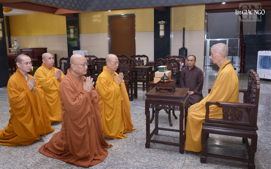 Thượng tọa Thích Huệ Khai tác bạch trình thỉnh thị Đức Pháp chủ GHPGVN về việc tổ chức Đại giới đàn Đạt Thanh tại tỉnh Đồng Nai