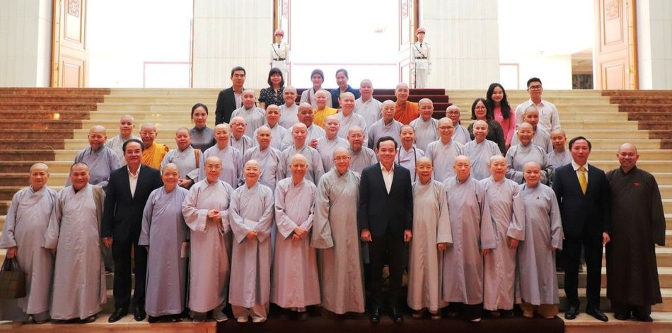 Chụp hình lưu niệm với Phó Thủ tướng Trần Lưu Quang tại Văn phòng Chính phủ Chụp hình lưu niệm với Phó Thủ tướng Trần Lưu Quang tại Văn phòng Chính phủ