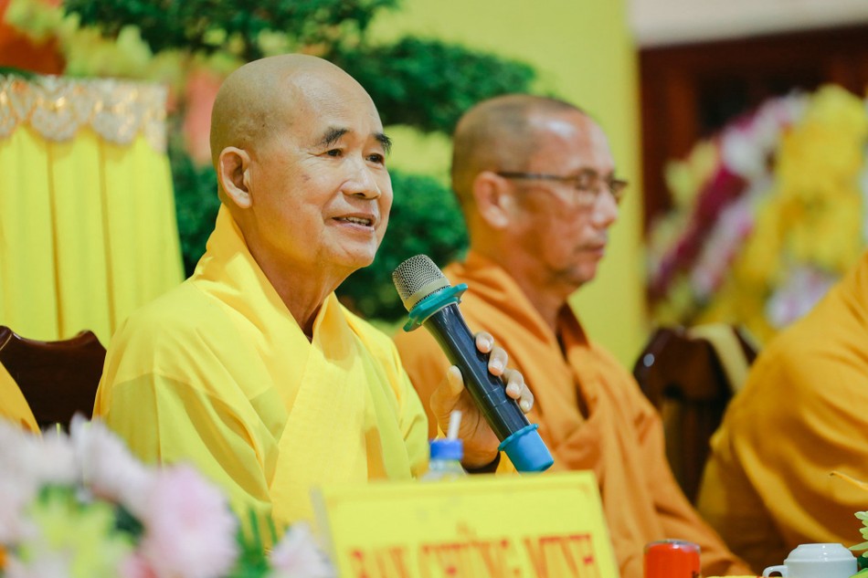 Hòa thượng Thích Thiện Xuân ban huấn từ