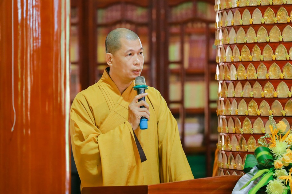 Thượng tọa Thích Thiện Thật phát biểu khai mạc