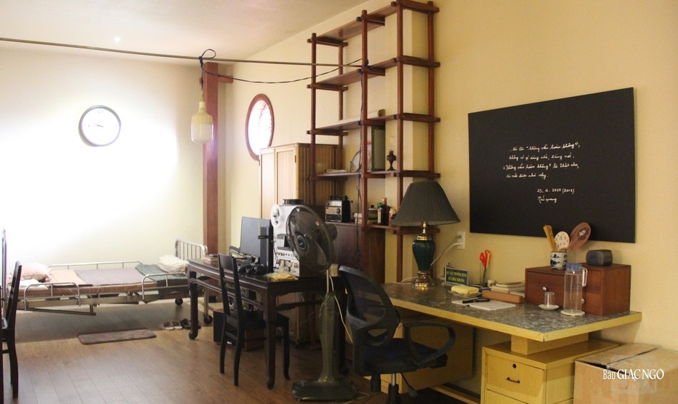 Một góc Dư hương thất, nơi giữ các vật dụng mà Đại lão Hòa thượng Thích Trí Quang dùng hàng ngày lúc ở tại chùa Từ Đàm