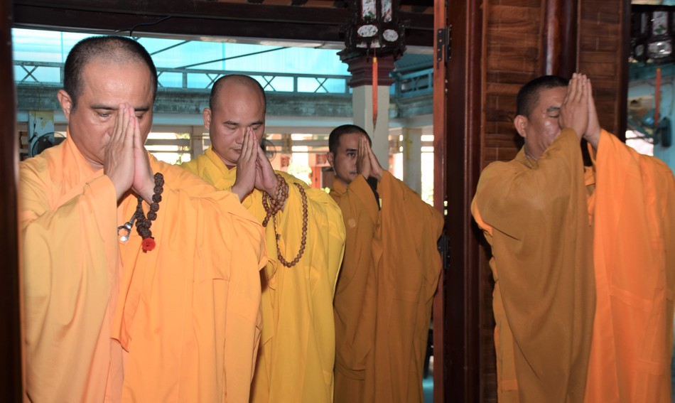 Chư Tăng đảnh lễ tương niệm cố Thượng tọa Thích Giác Chơn Chư Tăng đảnh lễ tương niệm cố Thượng tọa Thích Giác Chơn