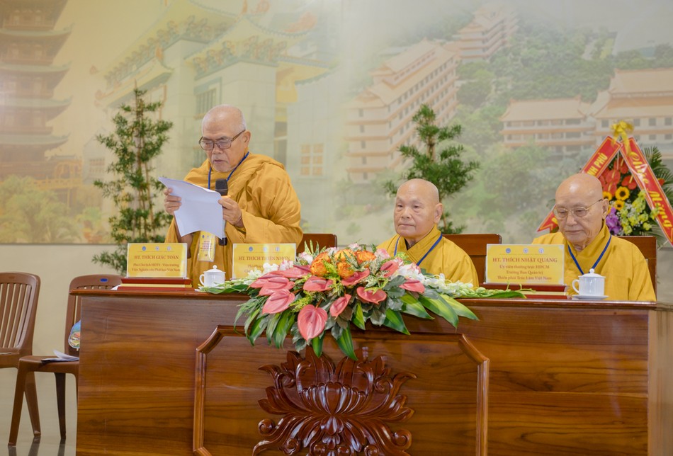 Trưởng lão Hòa thượng Thích Thiện Nhơn, Trưởng lão Hòa thượng Thích Nhật Quang - Trưởng ban Quản trị Thiền phái Trúc Lâm VN; Hòa thượng Thích Giác Toàn - Phó Chủ tịch Hội đồng Trị sự, Viện trưởng Viện Nghiên cứu Phật học VN chủ tọa lễ khai mạc Hội thảo "Tổ sư Thiện Hoa và sự cải cách Phật giáo Việt Nam" - Ảnh: Đăng Huy Trưởng lão Hòa thượng Thích Thiện Nhơn, Trưởng lão Hòa thượng Thích Nhật Quang - Trưởng ban Quản trị Thiền phái Trúc Lâm VN; Hòa thượng Thích Giác Toàn - Phó Chủ tịch Hội đồng Trị sự, Viện trưởng Viện Nghiên cứu Phật học VN chủ tọa lễ khai mạc Hội thảo "Tổ sư Thiện Hoa và sự cải cách Phật giáo Việt Nam" - Ảnh: Đăng Huy