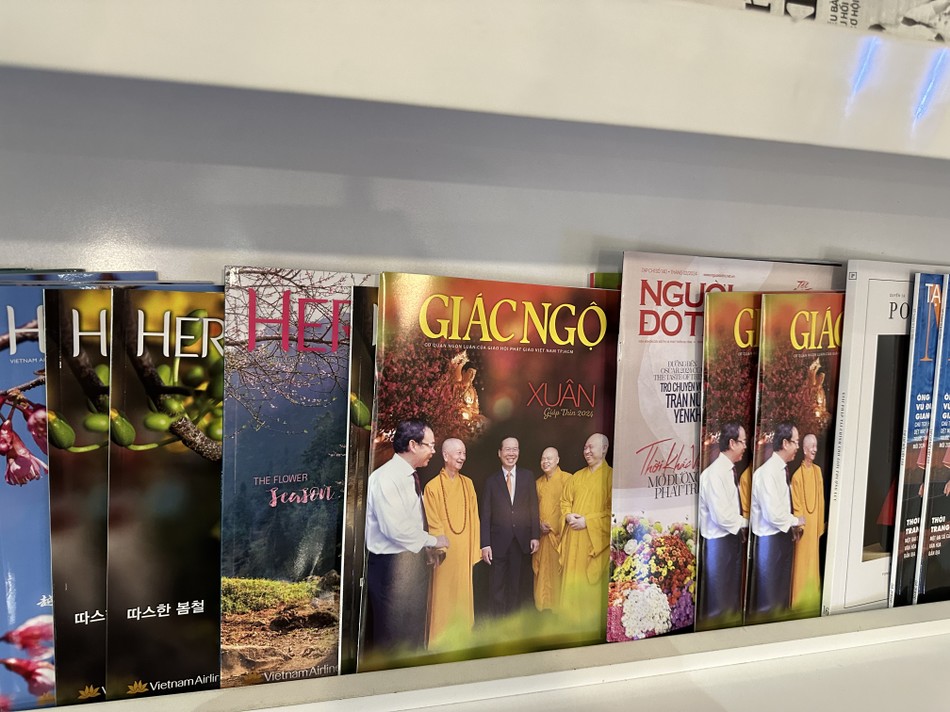 Lần đầu tiên, Báo Giác Ngộ được trưng bày tại các phòng chờ của sân bay quốc nội và quốc tế Lần đầu tiên, Báo Giác Ngộ được trưng bày tại các phòng chờ của sân bay quốc nội và quốc tế