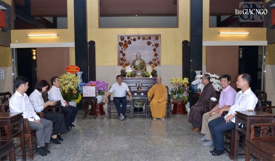 Đức Pháp chủ GHPGVN tiếp Trung tướng Lê Hồng Nam và phái đoàn Công an TP.HCM đến thăm, chúc Tết Đức Pháp chủ GHPGVN tiếp Trung tướng Lê Hồng Nam và phái đoàn Công an TP.HCM đến thăm, chúc Tết