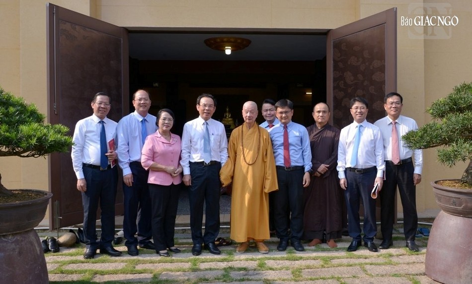 Phái đoàn tại chùa Huê Nghiêm chiều 4-2-2024 Phái đoàn tại chùa Huê Nghiêm chiều 4-2-2024