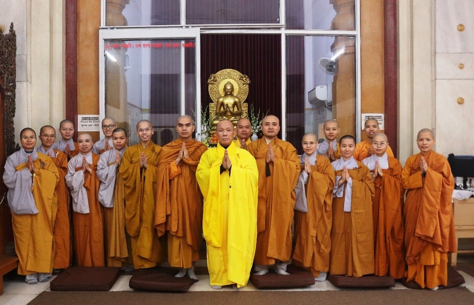 Thượng tọa Hạnh Chánh cùng với các Tăng Ni đang du học tại Ấn Độ Thượng tọa Hạnh Chánh cùng với các Tăng Ni đang du học tại Ấn Độ