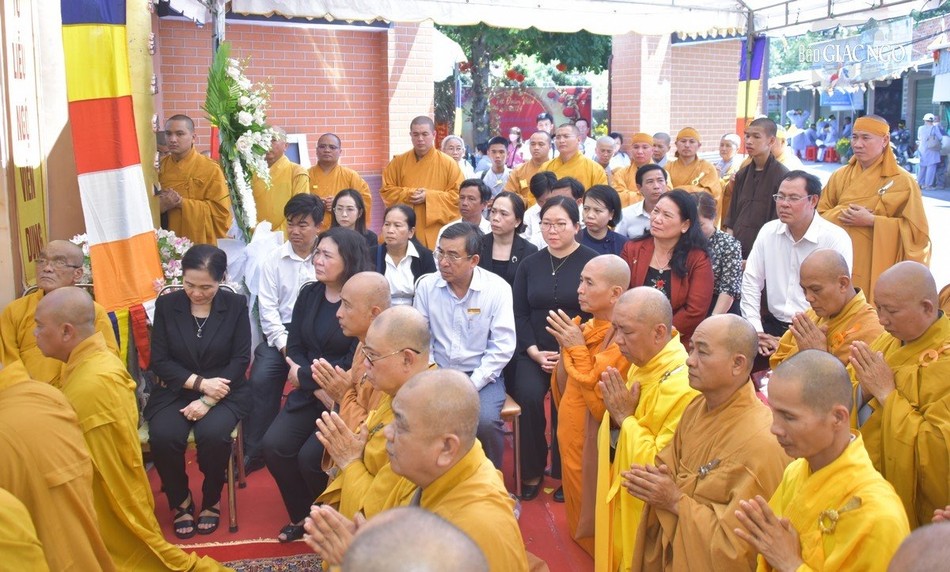 Các vị lãnh đạo TP.HCM và tỉnh Bến Tre tham dự