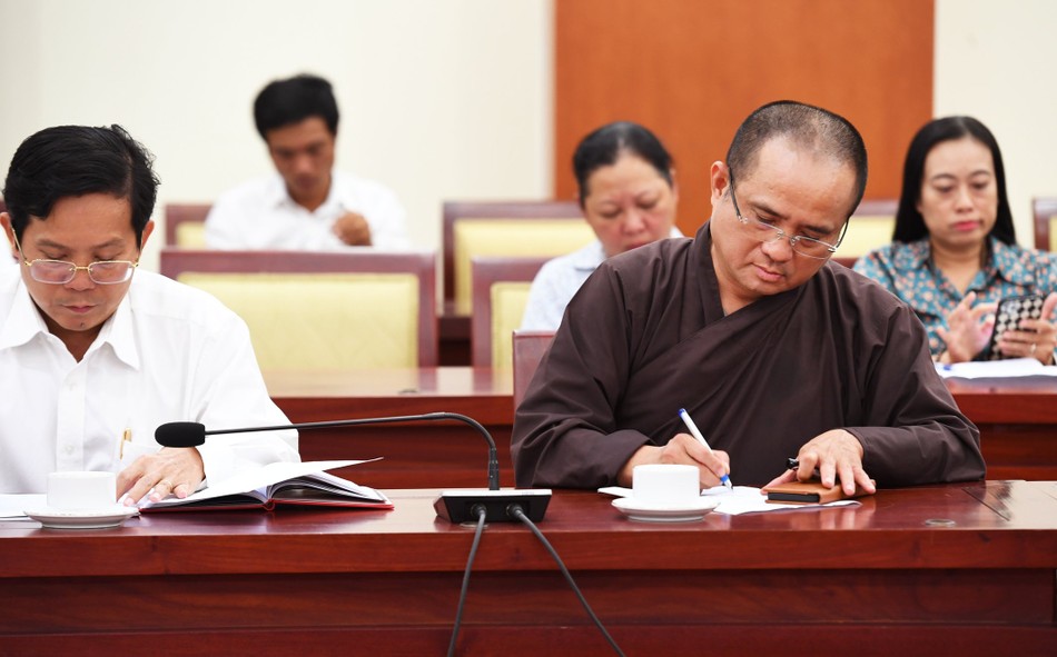 Thượng tọa Thích Tâm Hải, Tổng Biên tập Báo Giác Ngộ tham dự