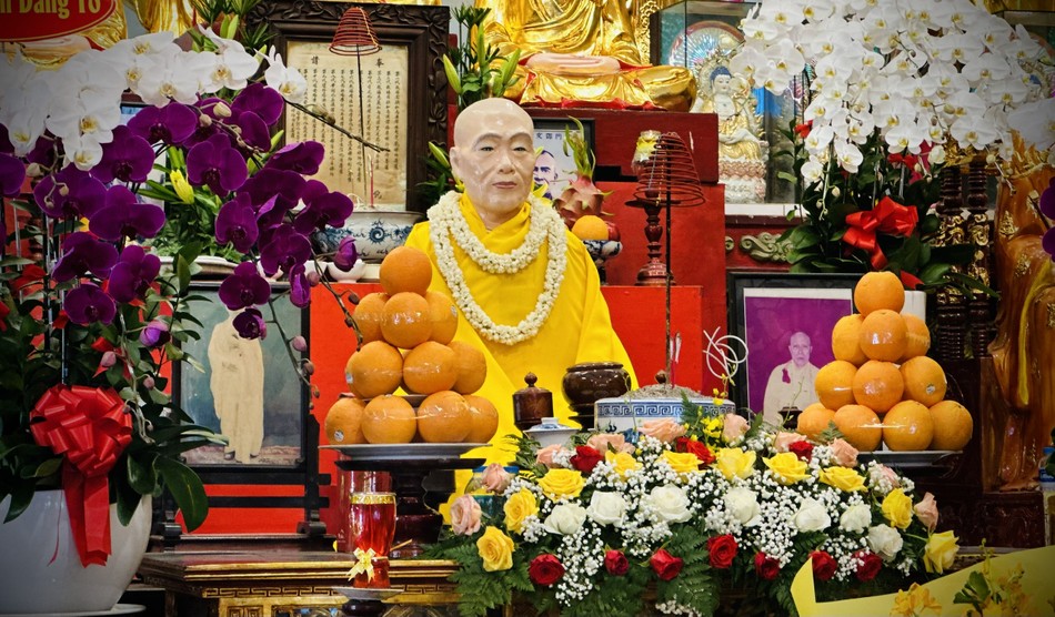 Tượng Trưởng lão Hòa thượng Thích Giác Hải tại chùa Trấn Quốc, một trong những ngôi chùa do ngài thành lập ở Sài Gòn - TP.HCM Tượng Trưởng lão Hòa thượng Thích Giác Hải tại chùa Trấn Quốc, một trong những ngôi chùa do ngài thành lập ở Sài Gòn - TP.HCM