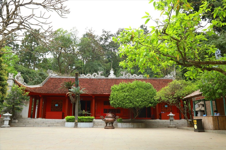 Chùa Thiên Quang trên núi Nghĩa Lĩnh Chùa Thiên Quang trên núi Nghĩa Lĩnh