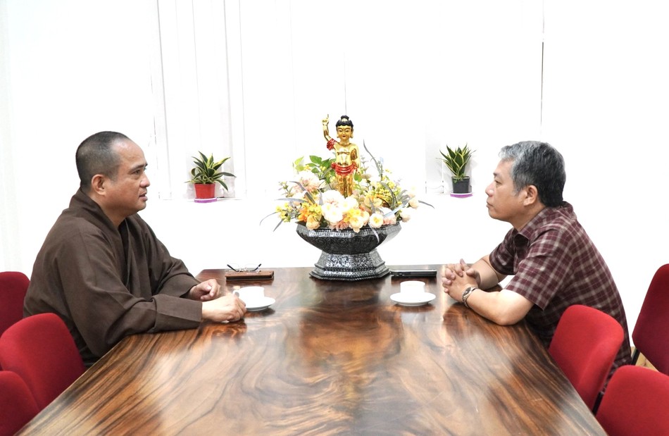 Thượng tọa Thích Tâm Hải tiếp thân mật ông Vũ Huy Long, Trưởng phòng Nghiệp vụ 1 - Ban Tôn giáo TP.HCM Thượng tọa Thích Tâm Hải tiếp thân mật ông Vũ Huy Long, Trưởng phòng Nghiệp vụ 1 - Ban Tôn giáo TP.HCM