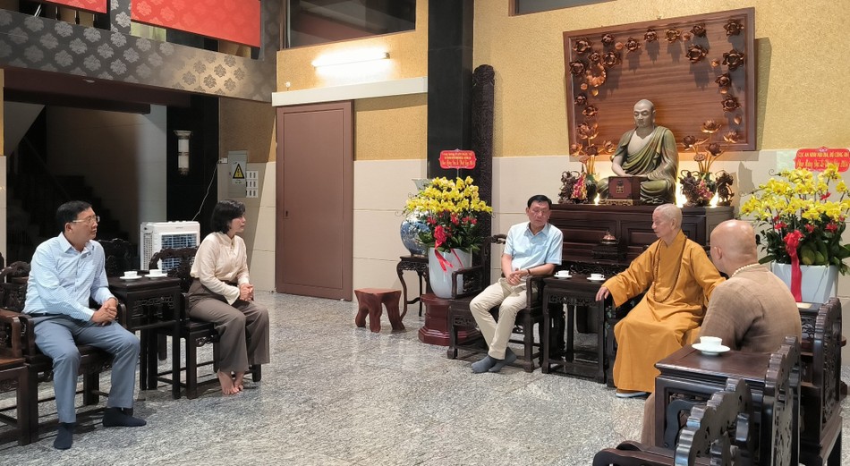 Tại chùa Huê Nghiêm Tại chùa Huê Nghiêm