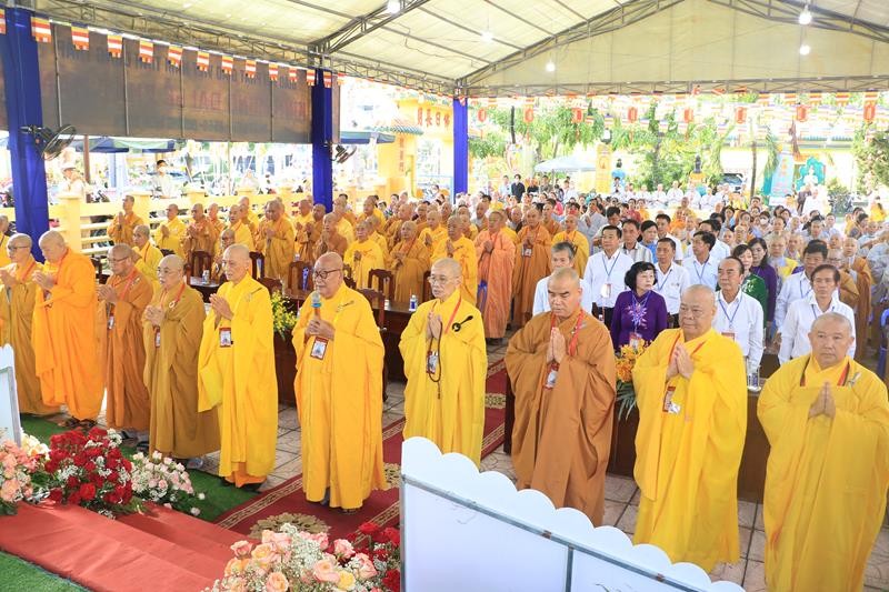 Chư tôn đức và quan khách tham dự