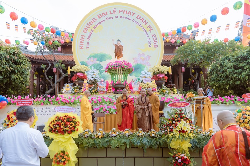 Chư vị giáo phẩm chứng minh