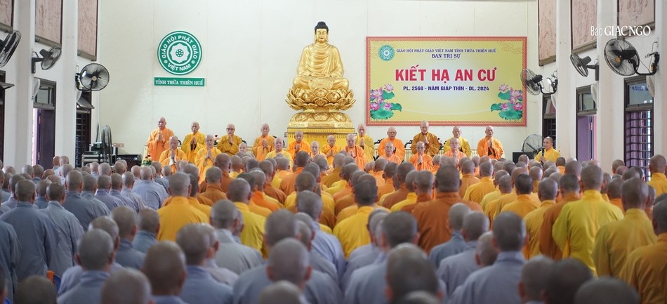 Chư Tăng Ni tham dự phiên họp trước lễ tác pháp thọ an cư truyền thống Chư Tăng Ni tham dự phiên họp trước lễ tác pháp thọ an cư truyền thống