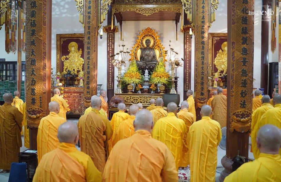 Lễ tác pháp thọ an cư tại chánh điện chùa Từ Đàm Lễ tác pháp thọ an cư tại chánh điện chùa Từ Đàm