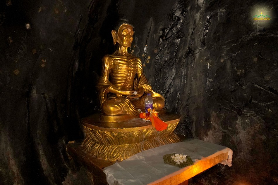 Thánh tích Khổ Hạnh lâm tại Ấn Độ - nơi ghi dấu sự kiện Thái tử Tất Đạt Đa tu khổ hạnh 6 năm ở rừng già và sau đó nhận ra đó là lối sống cực đoan cần tránh