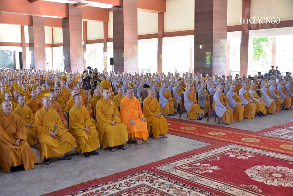 Tăng Ni sinh tham dự