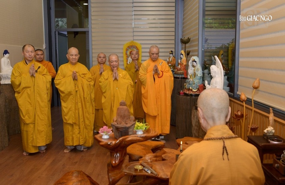 Hòa thượng Thích Bảo Nghiêm và chư tôn đức Ban Hoằng pháp T.Ư bạch trình Đức Pháp chủ Hòa thượng Thích Bảo Nghiêm và chư tôn đức Ban Hoằng pháp T.Ư bạch trình Đức Pháp chủ