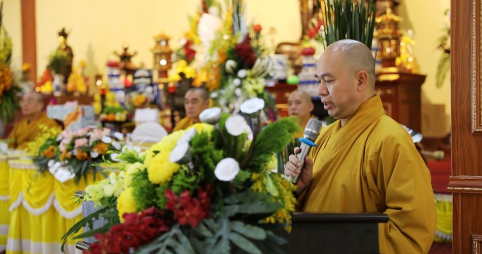 Thượng tọa Thích Đức Thiện phát biểu