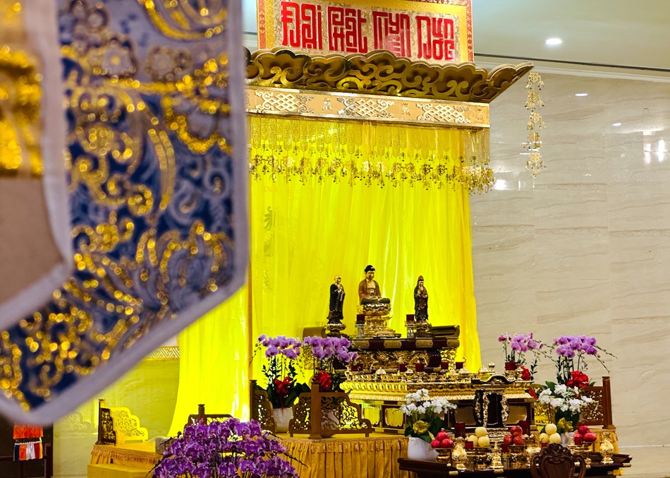 Đàn tràng đã được trần thiết trang nghiêm Đàn tràng đã được trần thiết trang nghiêm