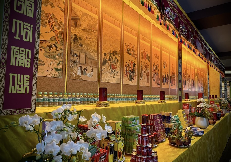 Pháp hội Vu lan do Ban Trị sự GHPGVN TP.HCM tổ chức gồm các nội dung nghi lễ cầu nguyện, thuyết pháp, tặng quà đến bà con có hoàn cảnh khó khăn... Pháp hội Vu lan do Ban Trị sự GHPGVN TP.HCM tổ chức gồm các nội dung nghi lễ cầu nguyện, thuyết pháp, tặng quà đến bà con có hoàn cảnh khó khăn...