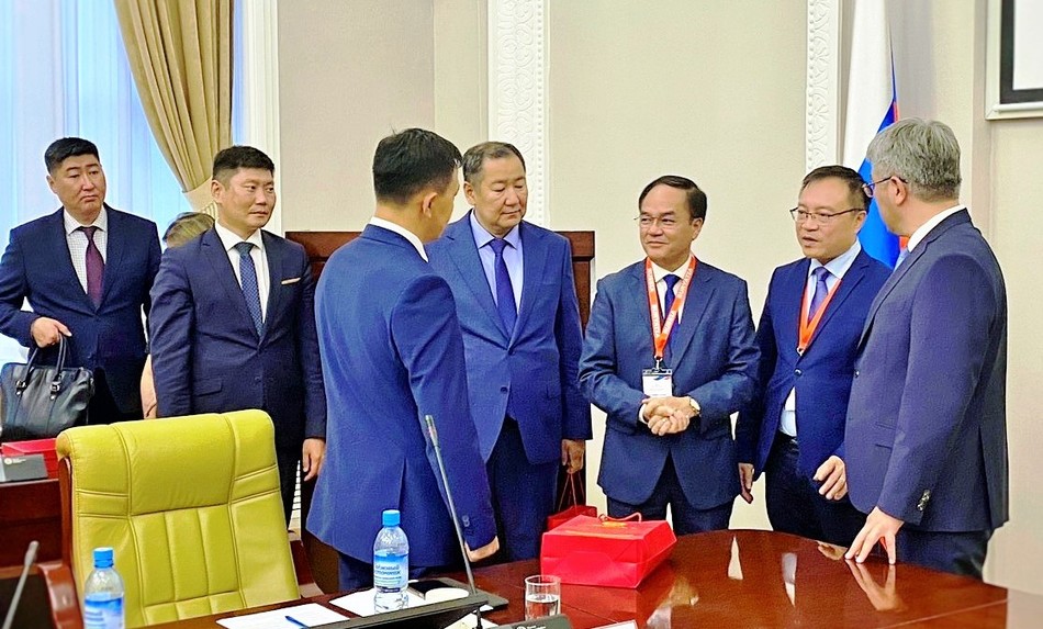 Tại buổi làm việc Thủ hiến Cộng hòa Buryatia Alexey Tsydenov Tại buổi làm việc Thủ hiến Cộng hòa Buryatia Alexey Tsydenov