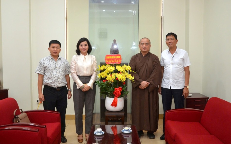 Phái đoàn Cục An ninh nội địa - Bộ Công an tặng hoa chúc mừng Báo Giác Ngộ nhân Đại lễ Vu lan PL.2568 (2024) Phái đoàn Cục An ninh nội địa - Bộ Công an tặng hoa chúc mừng Báo Giác Ngộ nhân Đại lễ Vu lan PL.2568 (2024)
