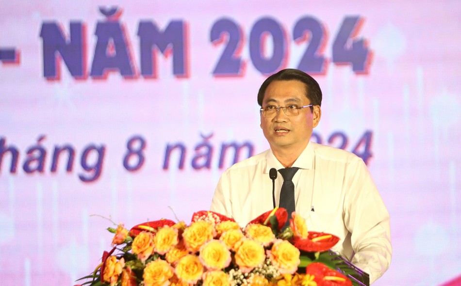 Ông Nguyễn Quỳnh Thiện - Phó Chủ tịch UBND tỉnh Trà Vinh phát biểu khai mạc lễ hội Vu lan thắng hội huyện Cầu Kè - Ảnh: Huỳnh Xây