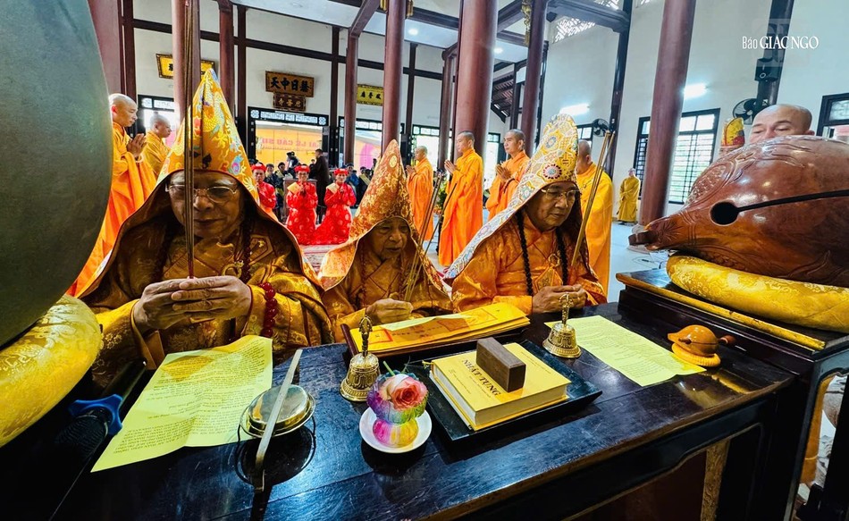 Chư vị giáo phẩm chứng minh Chư vị giáo phẩm chứng minh