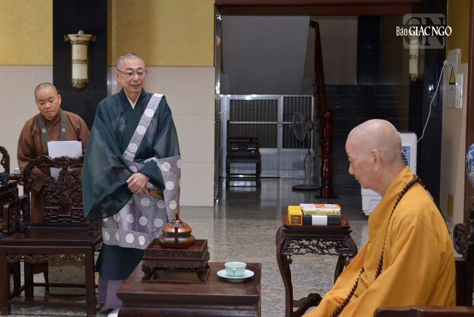 Hòa thượng Shioiri Hodo, Giáo sư danh dự, Phó Chủ tịch Thường trực Hội đồng Trường Đại học Taisho Tokyo Hòa thượng Shioiri Hodo, Giáo sư danh dự, Phó Chủ tịch Thường trực Hội đồng Trường Đại học Taisho Tokyo