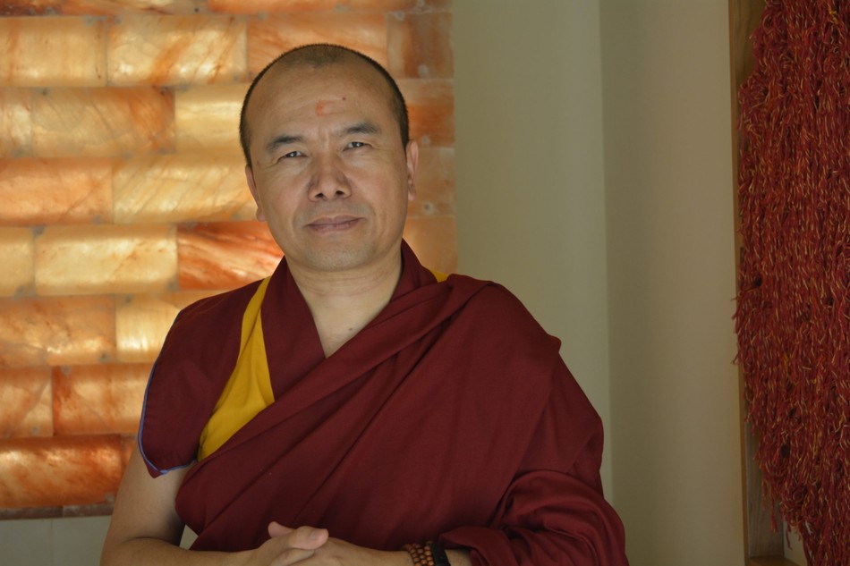 Geshe Dorji Damdul hiện là Giám đốc Tibet House, New Delhi, Trung tâm Văn hóa của Đức Dalai Lama Geshe Dorji Damdul hiện là Giám đốc Tibet House, New Delhi, Trung tâm Văn hóa của Đức Dalai Lama