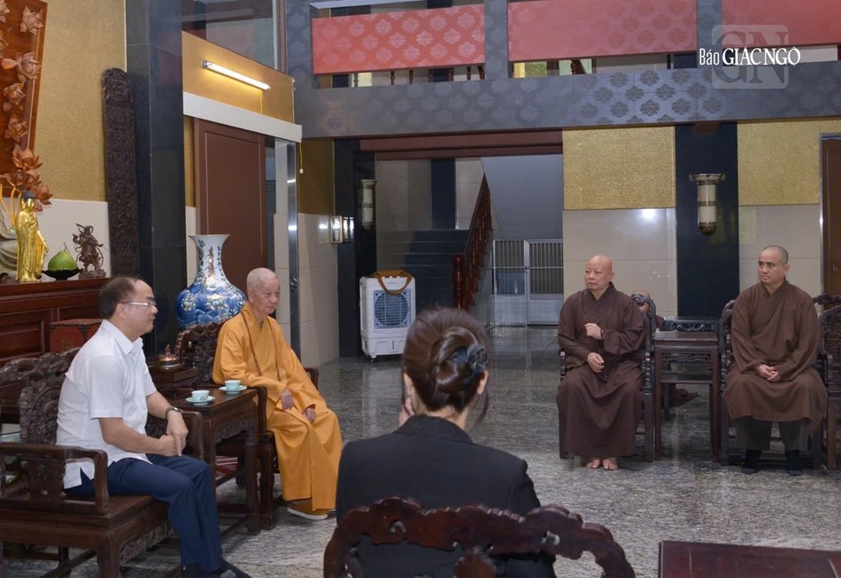 Đức Pháp chủ GHPGVN cũng chia sẻ quan điểm, nhận định về công tác tổ chức Đại lễ Vesak và về một số hiện tượng mang màu sắc tôn giáo