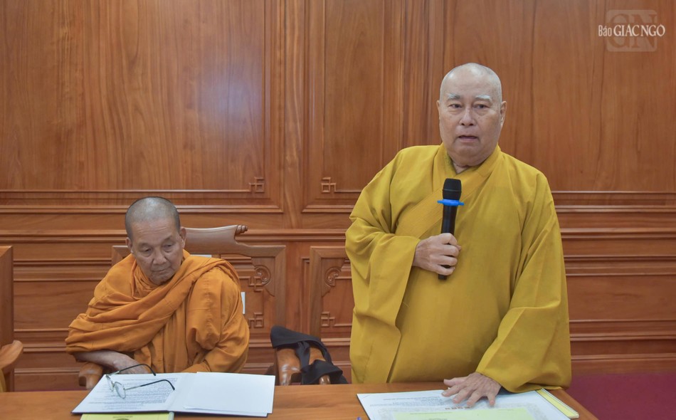 Trưởng lão Hòa thượng Thích Huệ Minh phát biểu liên quan tới việc phải xem xét vấn đề đạo hạnh và phụng sự trong việc tấn phong, truy phong giáo phẩm Trưởng lão Hòa thượng Thích Huệ Minh phát biểu liên quan tới việc phải xem xét vấn đề đạo hạnh và phụng sự trong việc tấn phong, truy phong giáo phẩm